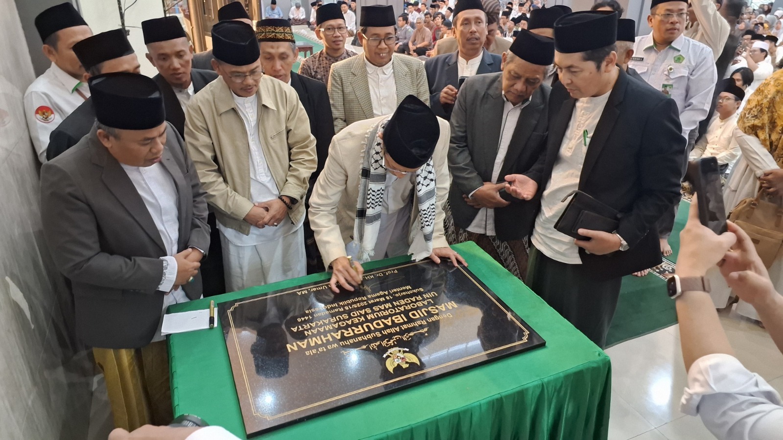 PESAN CINTA: Menag Nasarudin Umar meresmikan Masjid Ibadurrahman UIN Surakarta, Selasa (18/3).