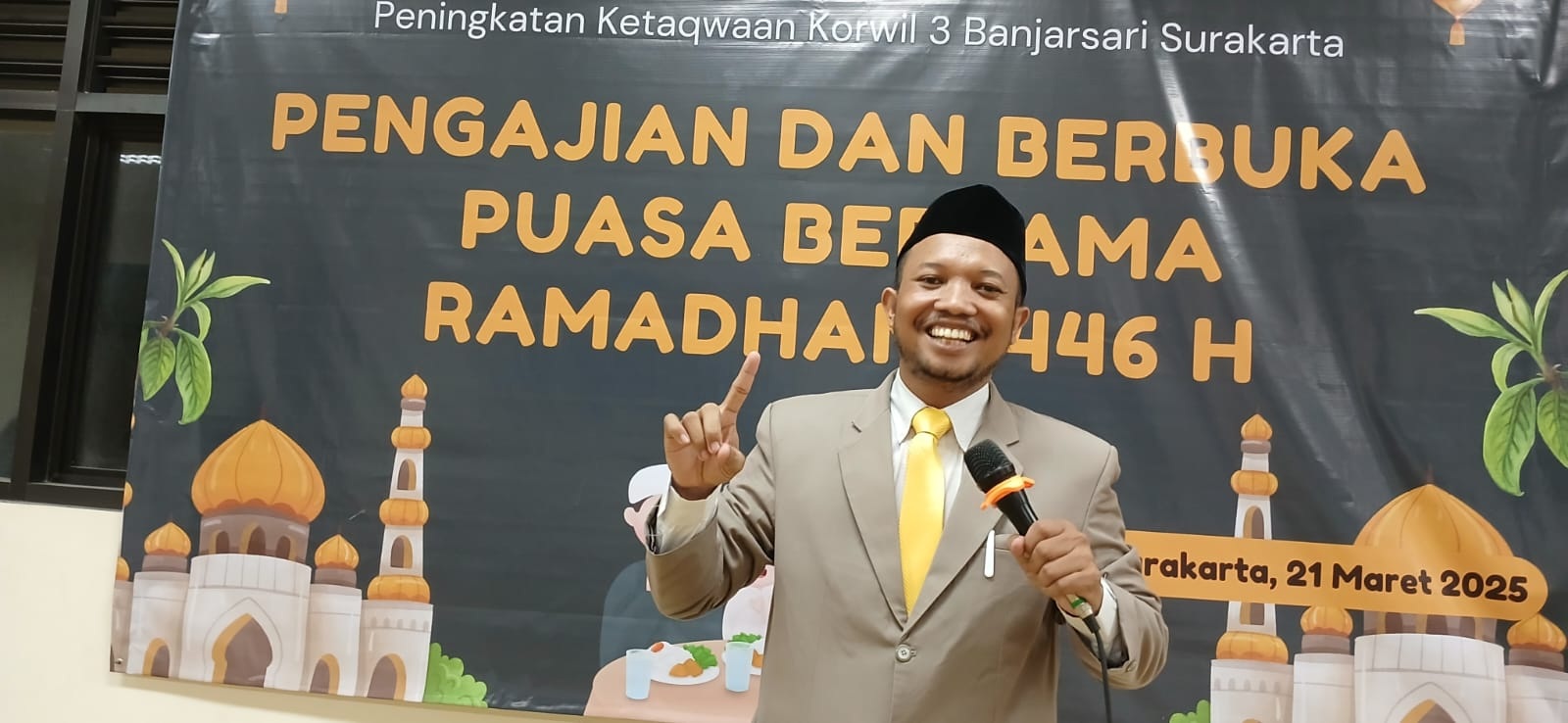 CERAMAH: Dai Champions Standardisasi Majelis Ulama Indonesia Pusat Dwi Jatmiko dalam acara di SDN Joglo, Jumat (21/3).