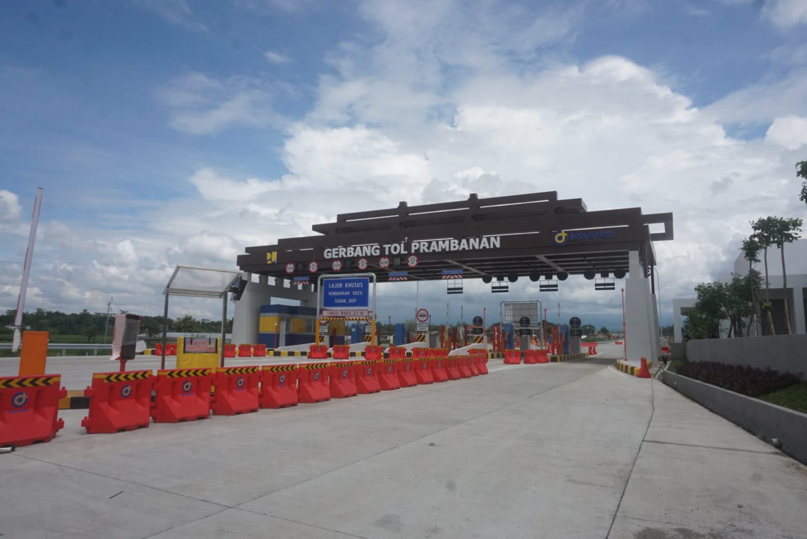 Gerbang Tol Prambanan, Klaten yang direncanakan untuk dioperasikan 24 jam penuh selama arus mudik dan balik Lebaran 2025