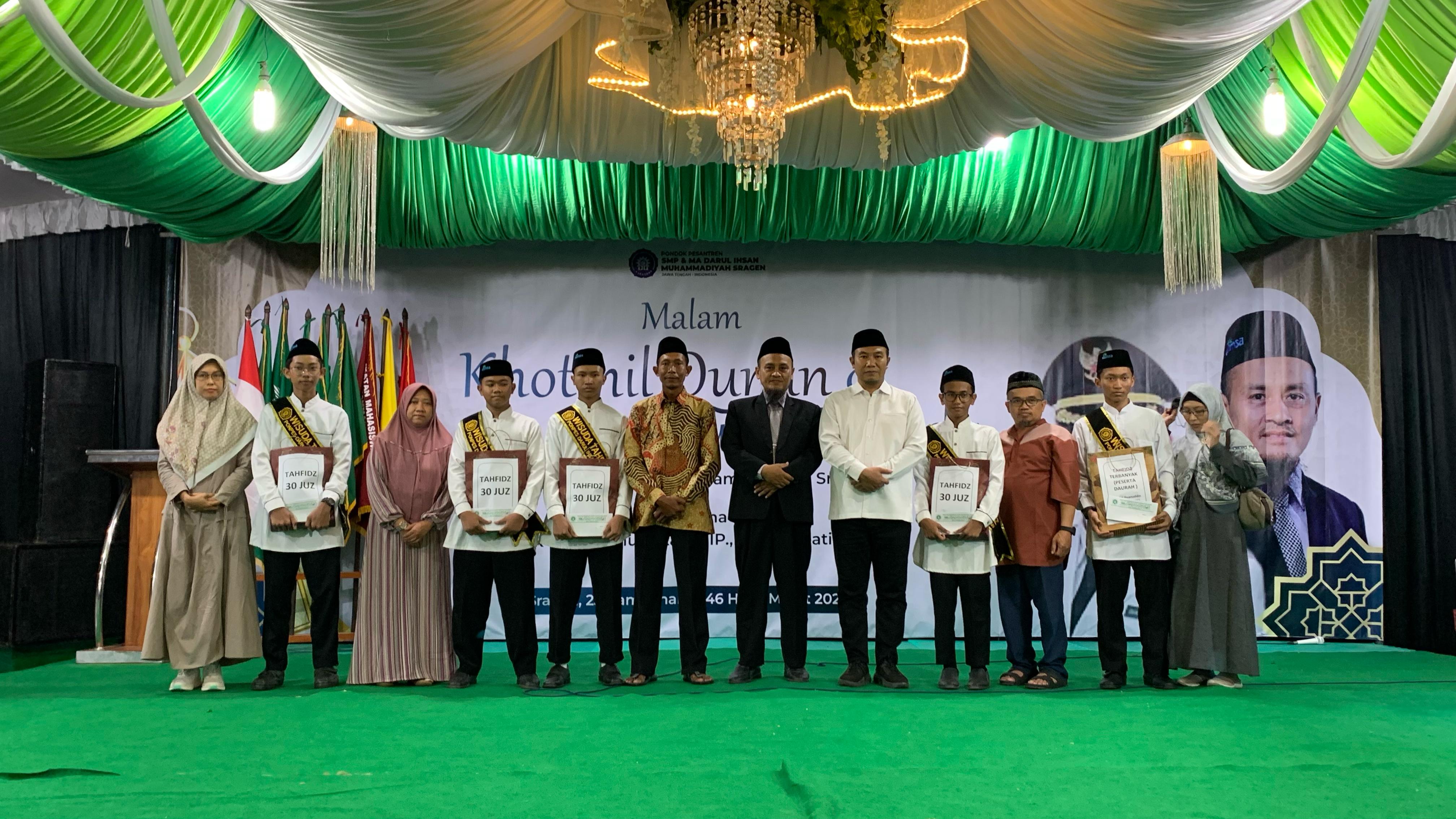 Wisuda tahfidz Pondok Pesantren Darul Ihsan Muhammadiyah Sragen (Dimsa), Sabtu (22/3/2025) malam.