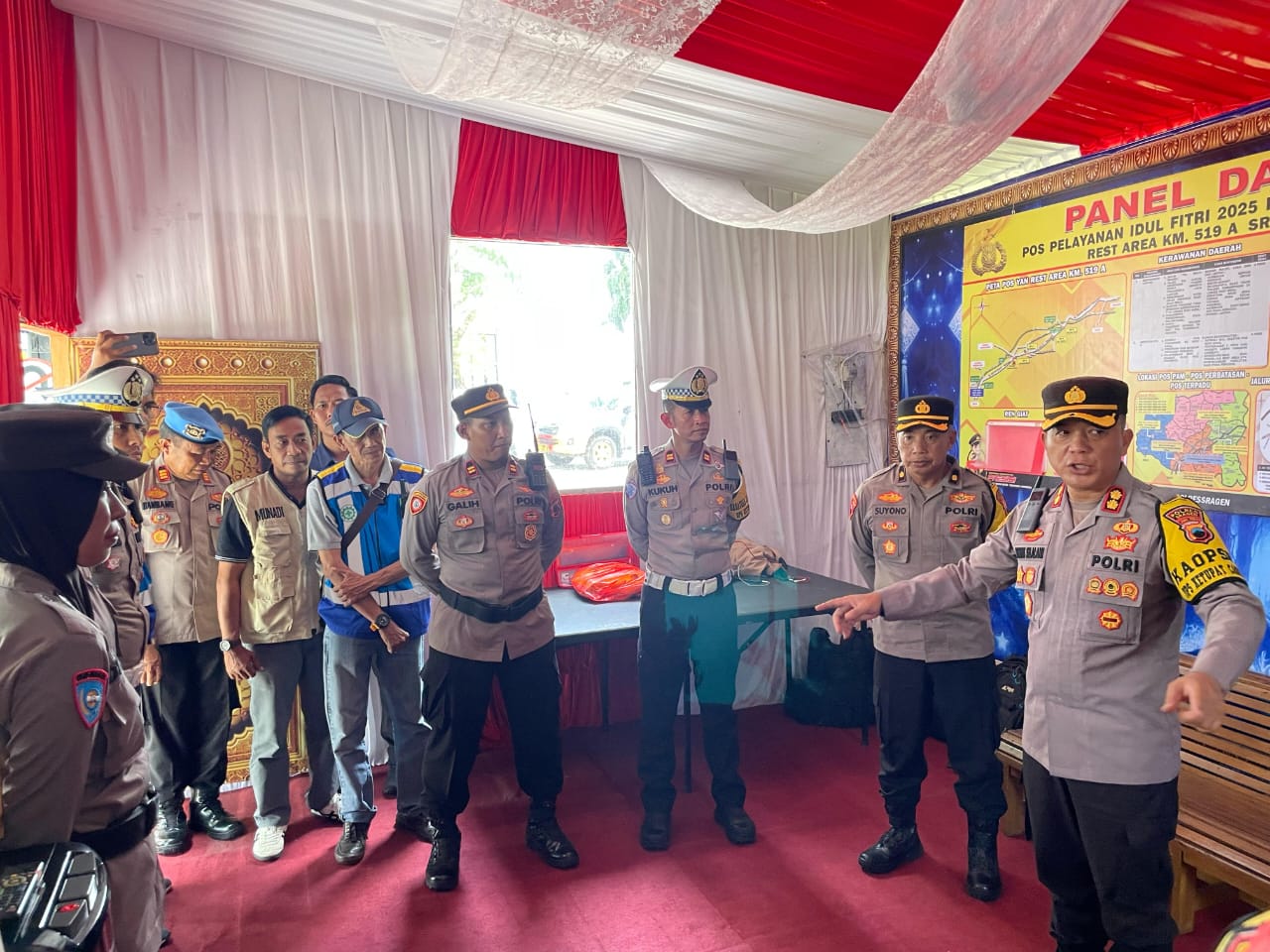 Kapolres Sragen AKBP Petrus Parningotan Silalahi cek sjumlah pos pengamanan.