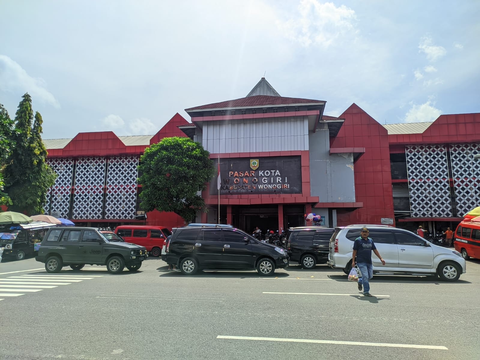 Kepadatan kendaraan terlihat di sejumlah titik. Terutama di sekitar Pasar Kota Wonogiri, Minggu (23/3/2025).