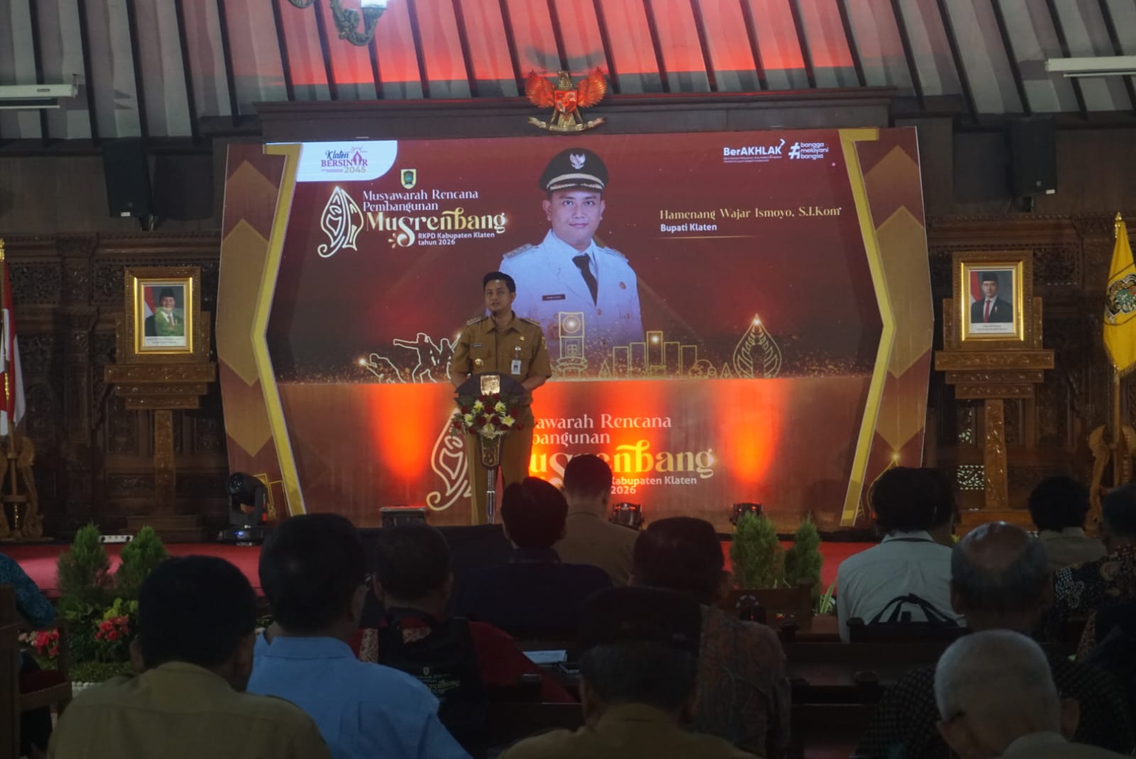 Bupati Klaten Hamenang Wajar Ismoyo saat memberikan sambutan dan menyampaikan materi dalam Muresnbang RKPD 2026 di Pendapa Pemkab Klaten.&nbsp;