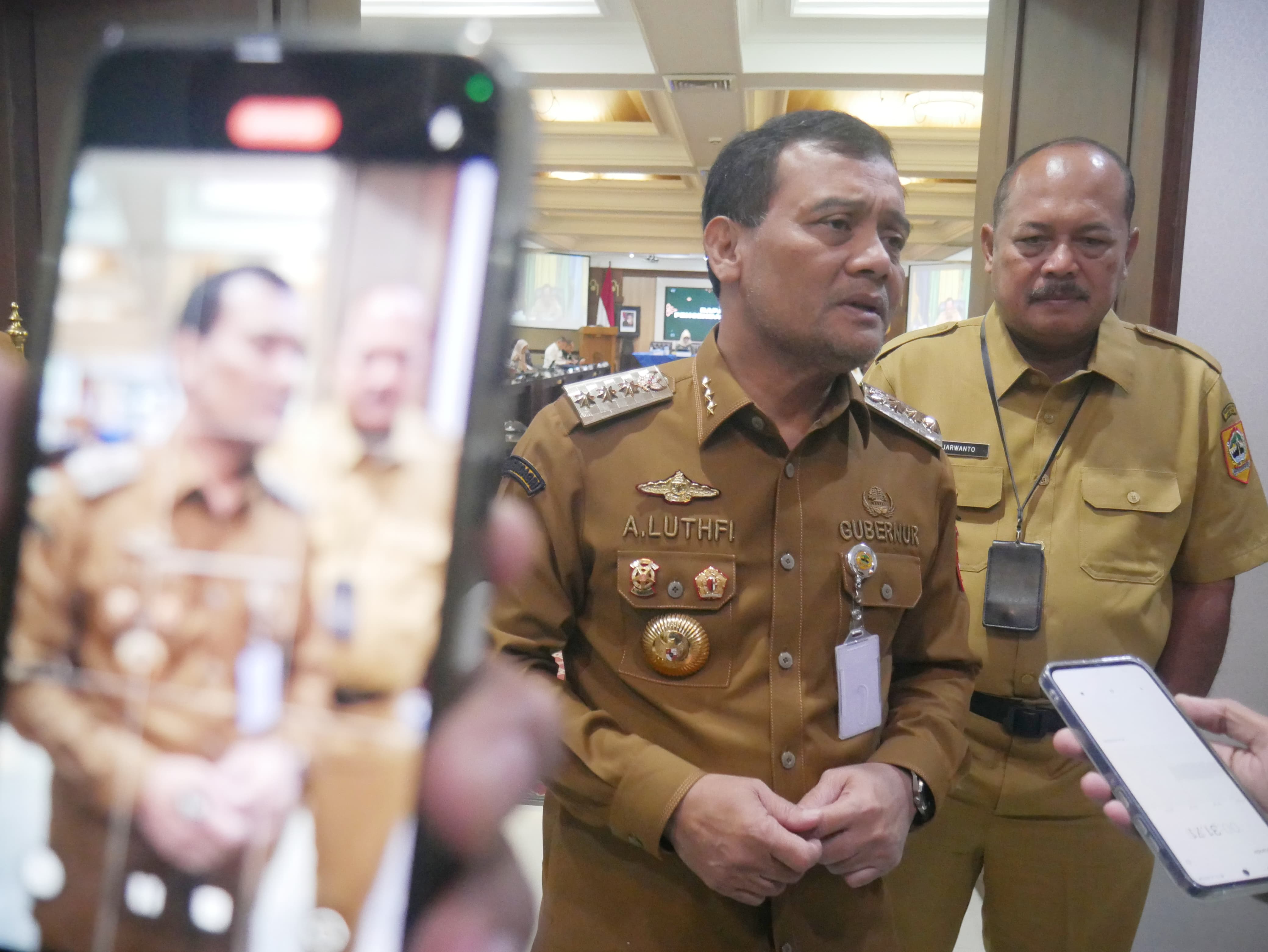 Gubernur Jateng Ahmad Luthfi beri keterangan pers usai Rakor Pengendalian Inflasi Daerah bersama Mendagri Tito Karnavian secara daring, Senin (24/3/2024).