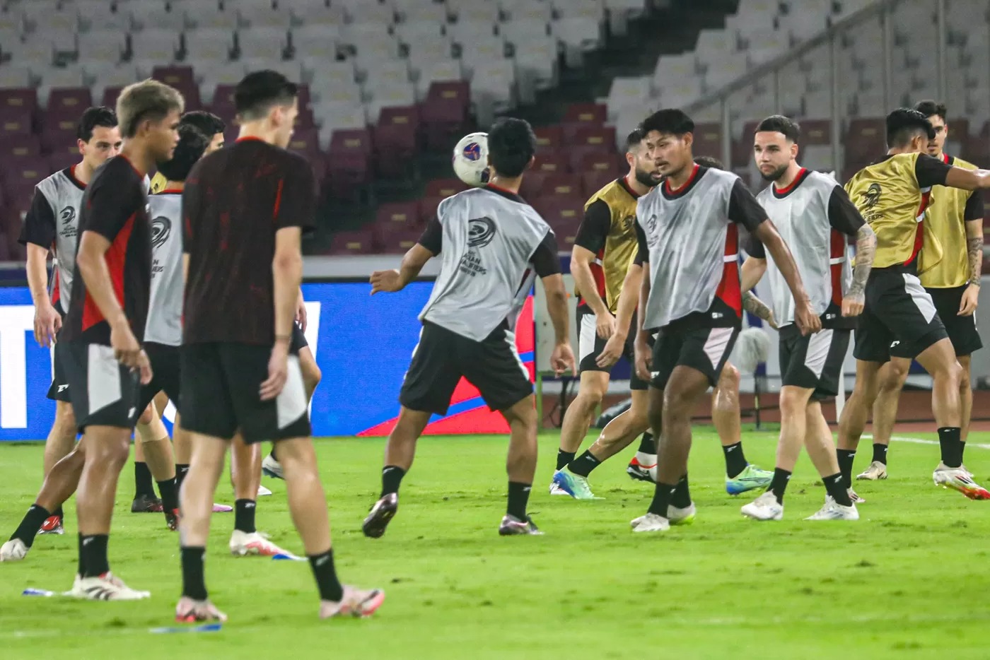 Pemain Timnas Indonesia mengikuti latihan jelang pertandingan Kualifikasi Piala Dunia 2026.