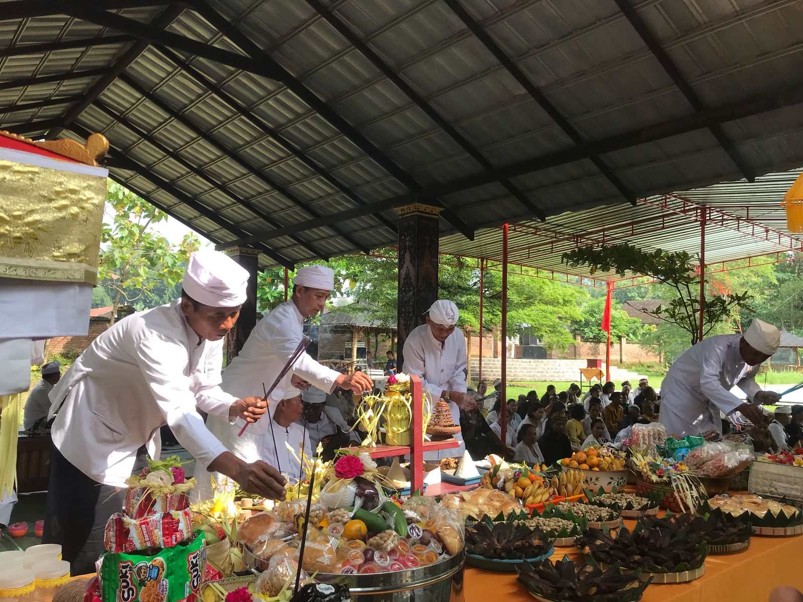 Ratusan umat Hindu di Kecamatan Banyudono, Boyolali, menggelar Upacara Melasti secara khidmat di kompleks Siti Inggil Park, Desa Bendan, Selasa (25/3/2025).