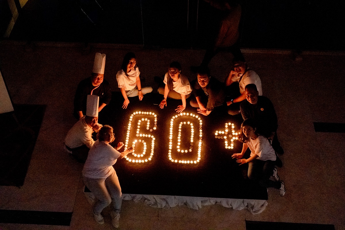 Grand Mercure Solo Baru menggelar serangkaian acara menarik .mendukung gerakan lingkungan global Earth Hour. Mengajak para tamu dan manajemen untuk peduli terhadap kelestarian bumi.