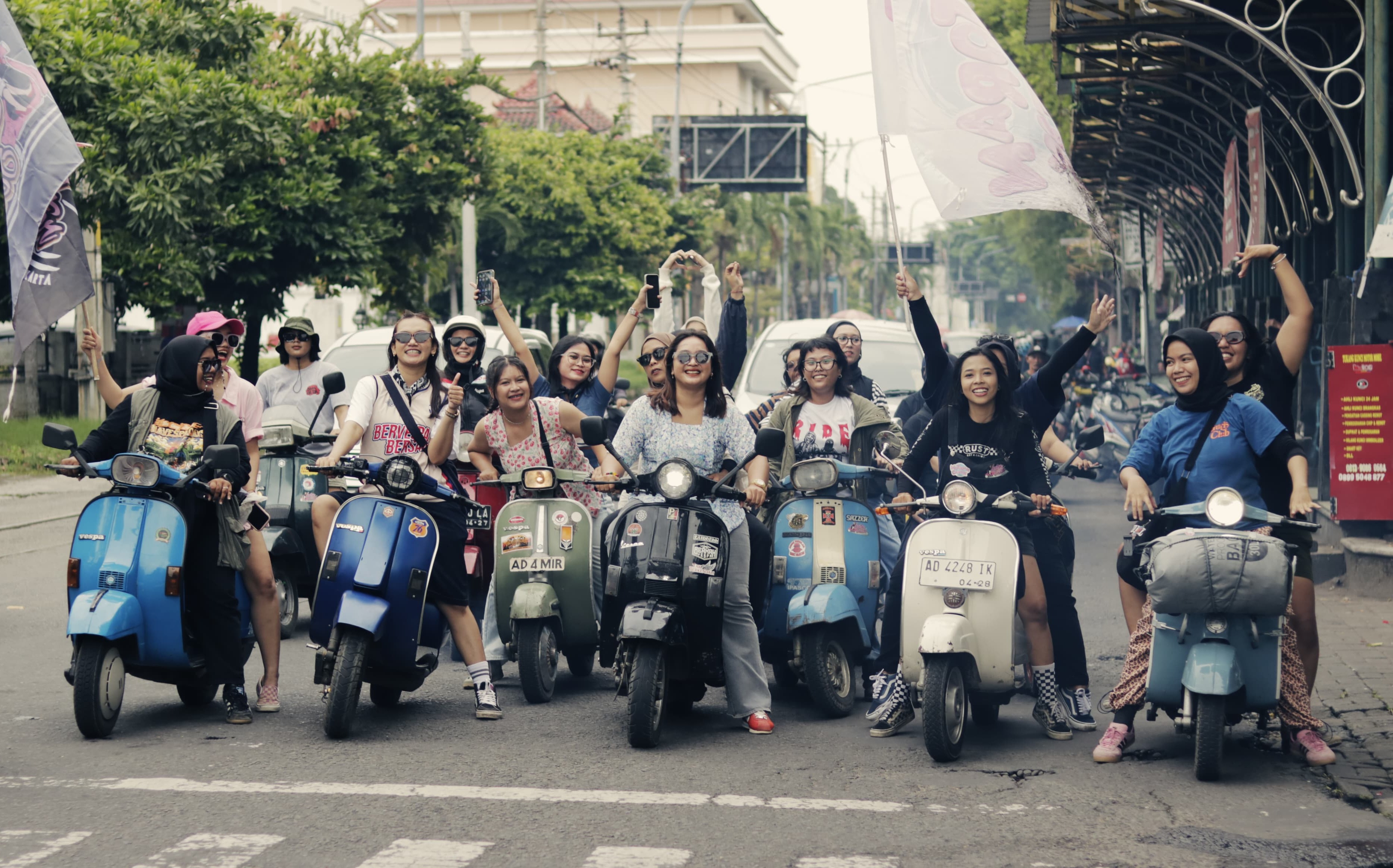 Komunitas Motoran Cantik Solo yang aktif kenalkan budaya dan wisata lewat Vespa.