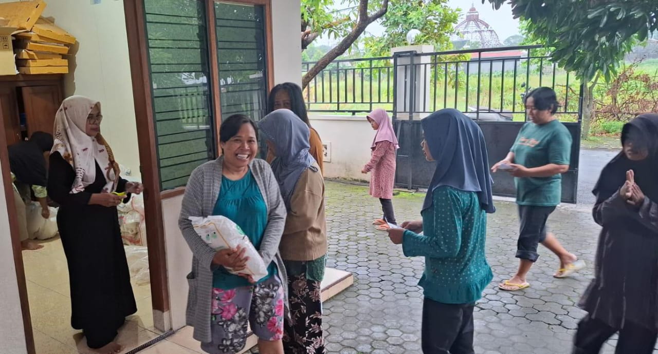 Aksi Ramadhan Berbagi dari Solo Islamic Center.