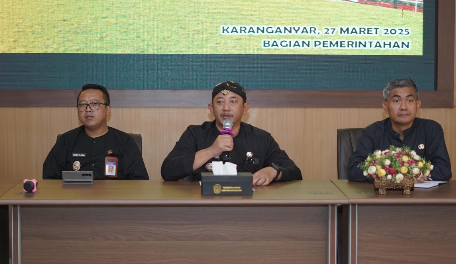 Bupati Karanganyar Rober Christanto&nbsp;dalam rakor persiapan Lebaran di ruang Podang I Setda Karanganyar,&nbsp;Jumat (28/3/2025).