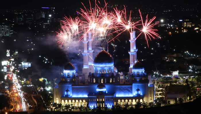 Masjid Raya Sheikh Zayed kebanggaan Kota Solo.