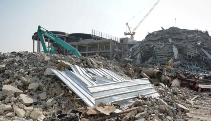 Gedung Kantor Auditor Jenderal, Jalan Kamphaeng Phet 2 Distrik Chatuchak, Bangkok, Thailand, runtuh akibat gempa bumi yang mengguncang Myanmar dan Thailand, Jumat (28/3).