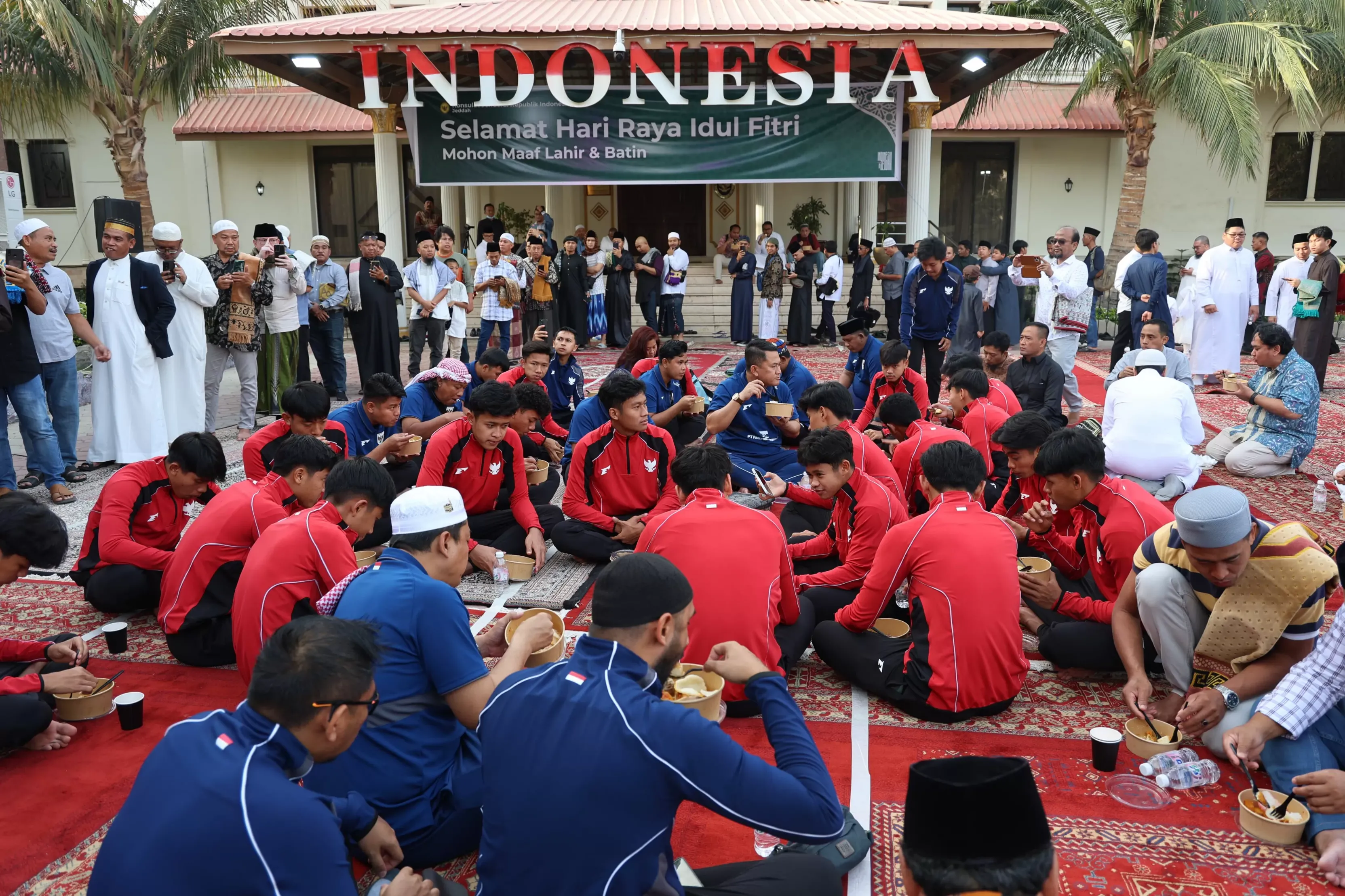 Timns U-17 Indonesia merayakan hari raya Idul Fitri 1446 H di Jeddah, Arab Saudi jelang beraksi di Piala Asia U-17 2025.
