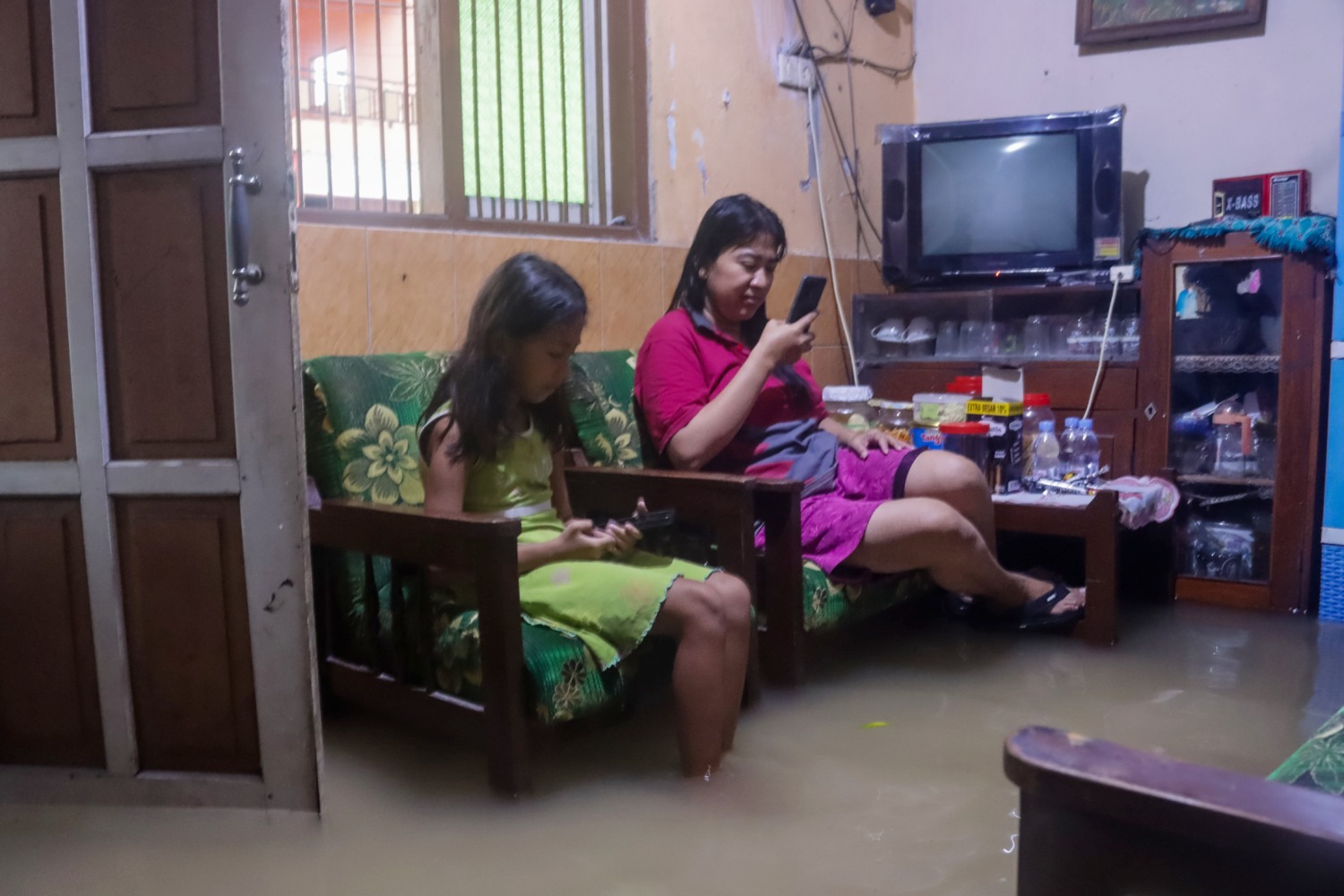 Banjir kembali terjadi di kawasan Underpass Joglo Solo, kampung Sambirejo, Banjarsari, Kamis (3/4/2025). Lebih dari 100 rumah terendam.