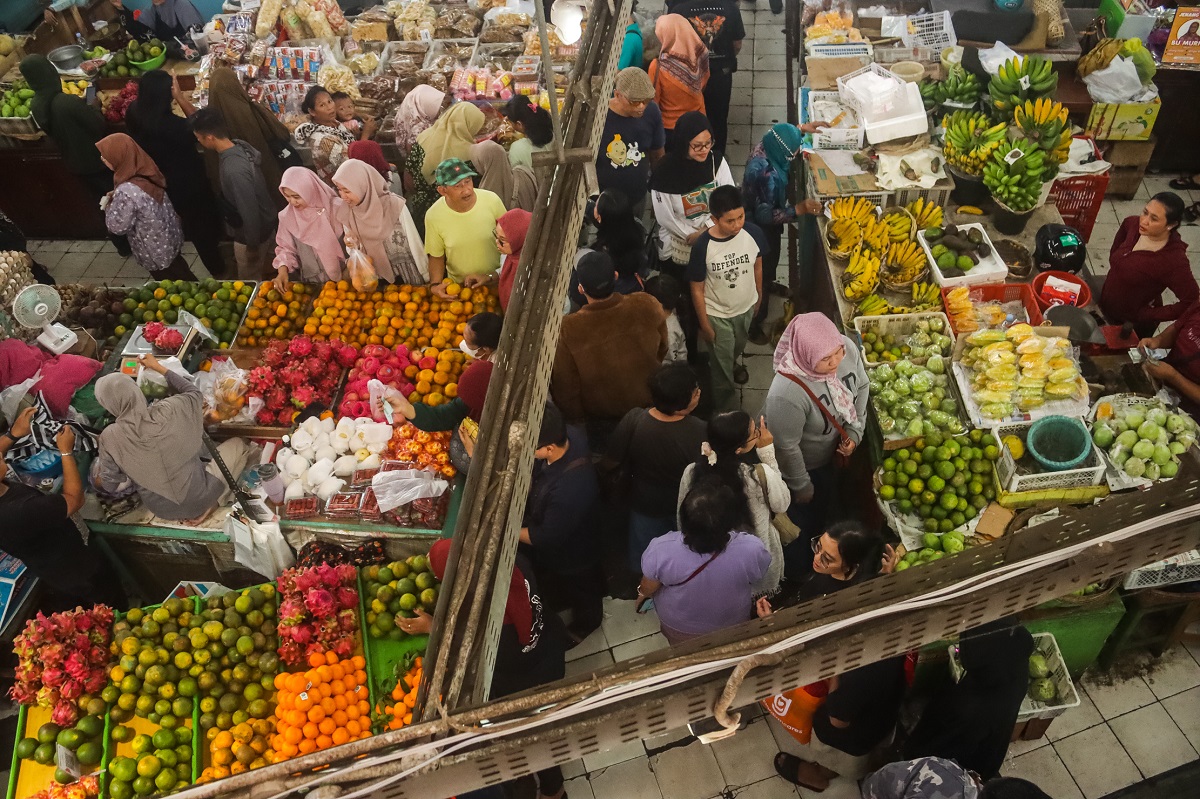 Aktivitas perdagangan di Pasar Gede, Kota Solo, Jumat (4/4/2025).