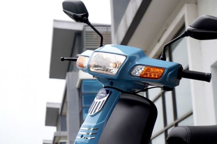 menariknya tampilannya sangat mirip dengan motor lawas Honda Astrea Grand