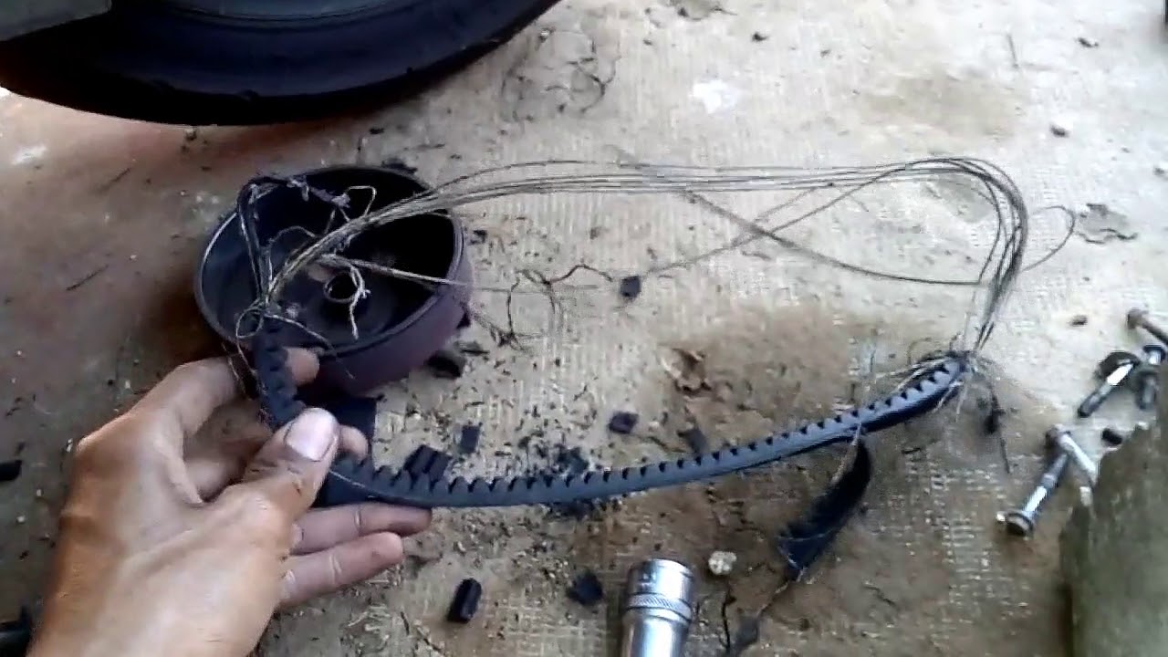 Seiring pemakaian v-belt di CVT motor matic bisa aus bahkan putus