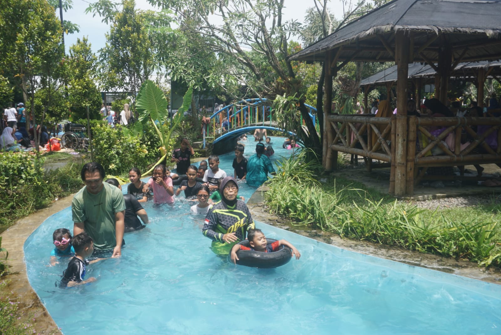 Suasana destinasi wisata Janti Park di Desa Janti, Kecamatan Polanharjo, Klaten saat libur Lebaran.
