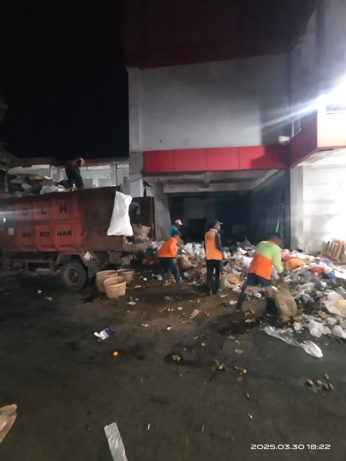 Peningkatan volume sampah di Sukoharjo terlihat selama Lebaran, DLH tidak&nbsp;meliburkan petugas kebersihan.