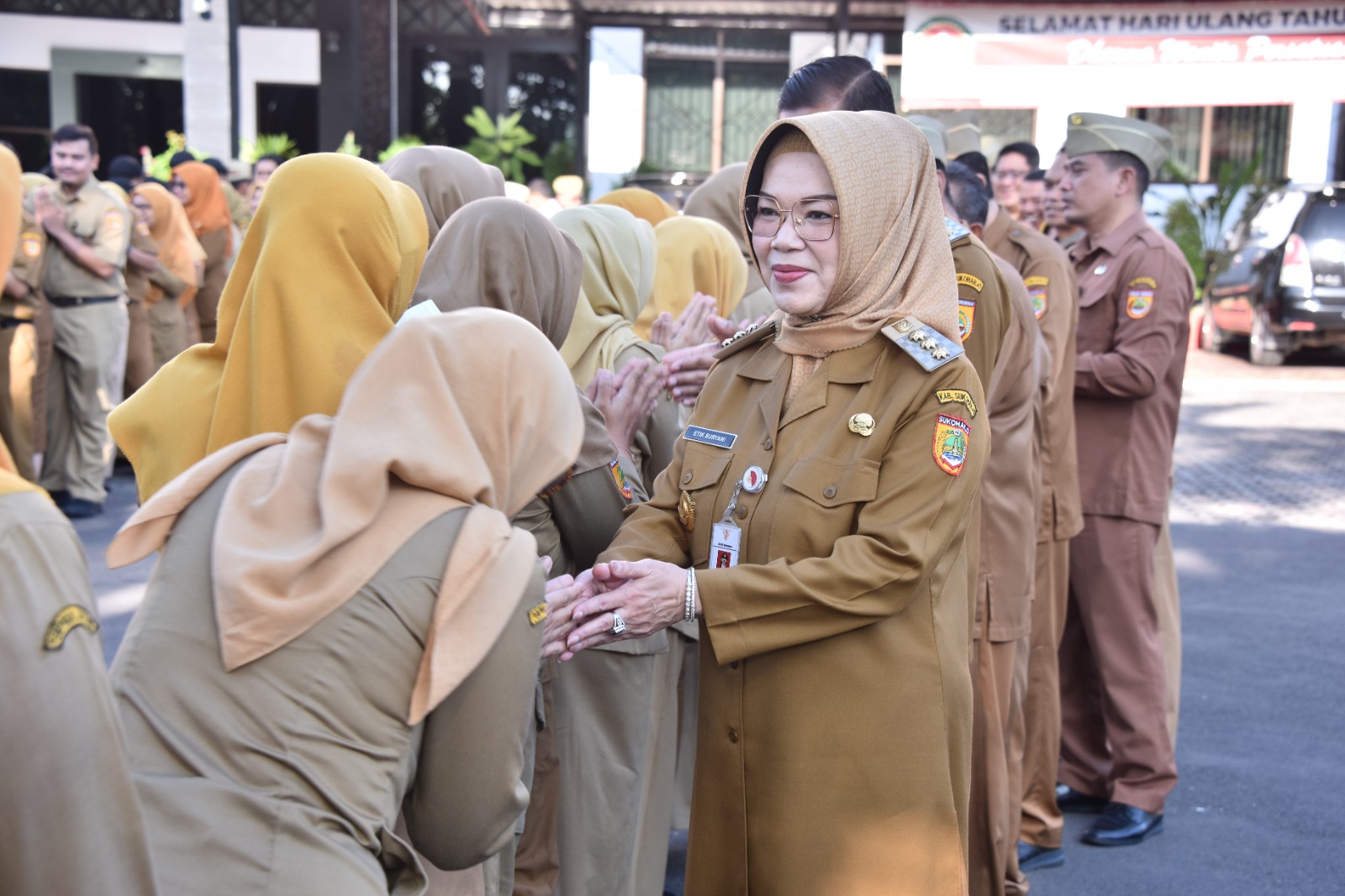 Hari pertama kerja usai Lebaran, Bupati Sukoharjo pimpin apel dan halalbihalal ASN, Selasa (8/4/2025).