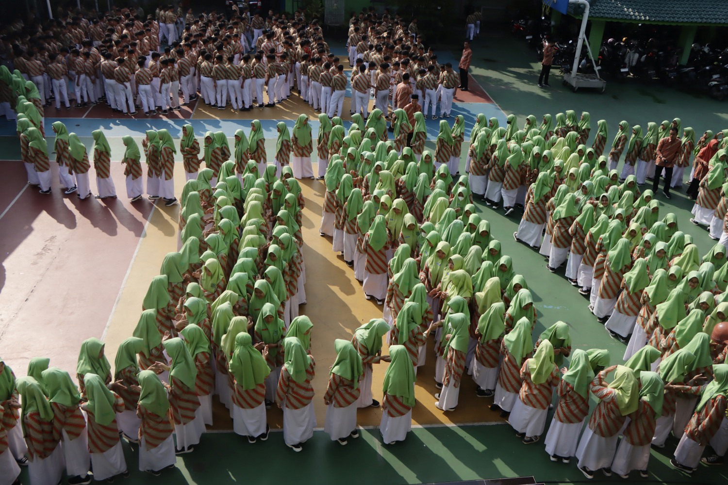 MTsN 2 Surakarta gelar halalbihalal, Selasa (9/4/2025). Kegiatan ini&nbsp;menjadi ajang silaturahmi dan memperkuat nilai-nilai religius.