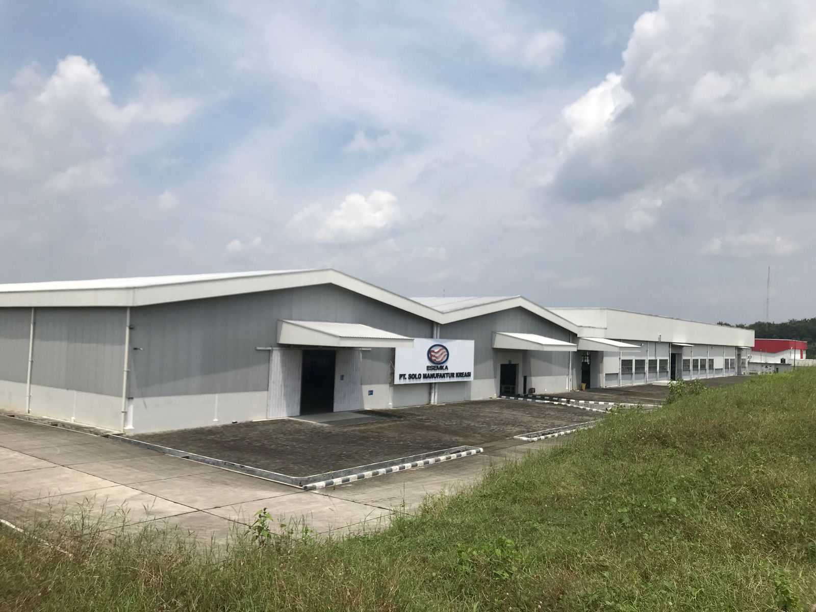 Kawasan PT Solo Manufaktur Kreasi yang memproduksi mobil Esemka di Desa Demangan, Kecamatan Sambi, Boyolali, Rabu (9/4/2025).