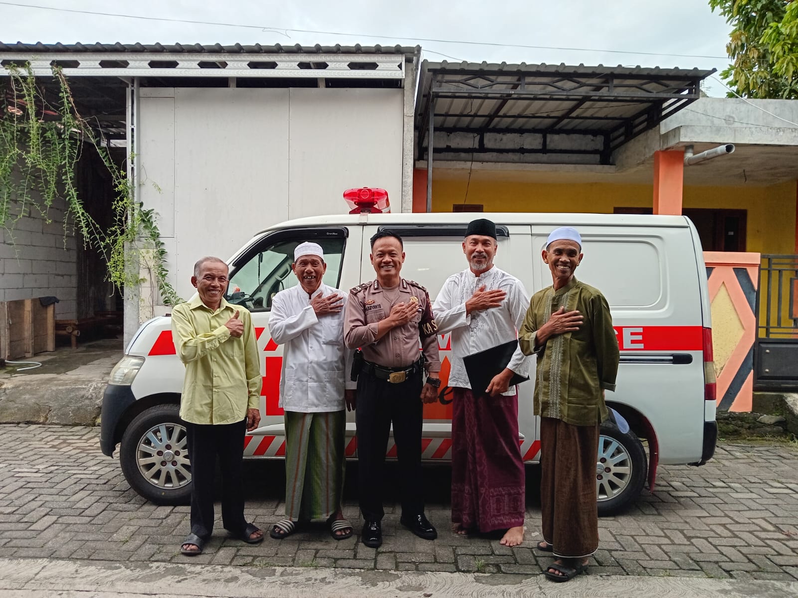 Ambulans bantuan Aiptu Maryanto. (Ist)