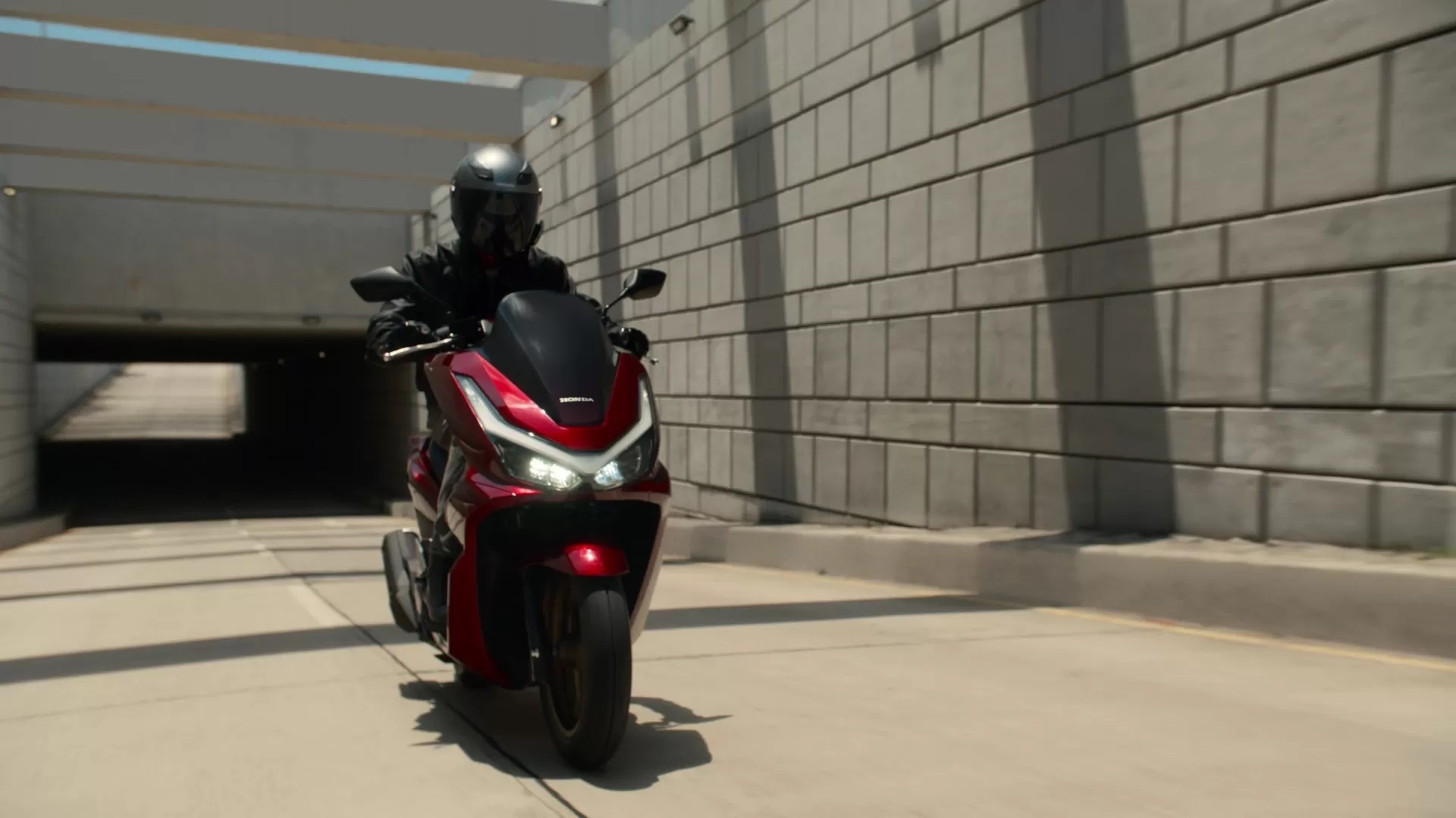 Update Harga Honda PCX 160 Roadsync terbaru per April 2025, motor matic paling canggih di kelasnya?