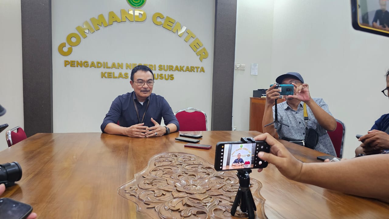Pejabat Humas PN Solo, Bambang Aryanto, mengonfirmasi gugatan kepada Jokowi telah diterima, Kamis (10/4/2025).