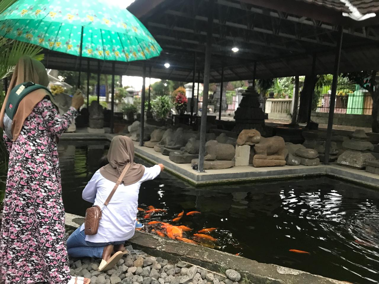 Taman Pandan Arum di sisi barat Rumah Dinas Bupati Boyolali, di Jalan Merbabu, Dukuh Surowdana, Kelurahan Pulisen, Kecamatan Boyolali.