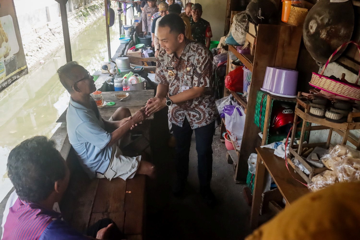 Wali Kota Solo Respati Ardi saat mengunjungi Kampung Todipan, Purwosari, Jumat (11/4/2025).