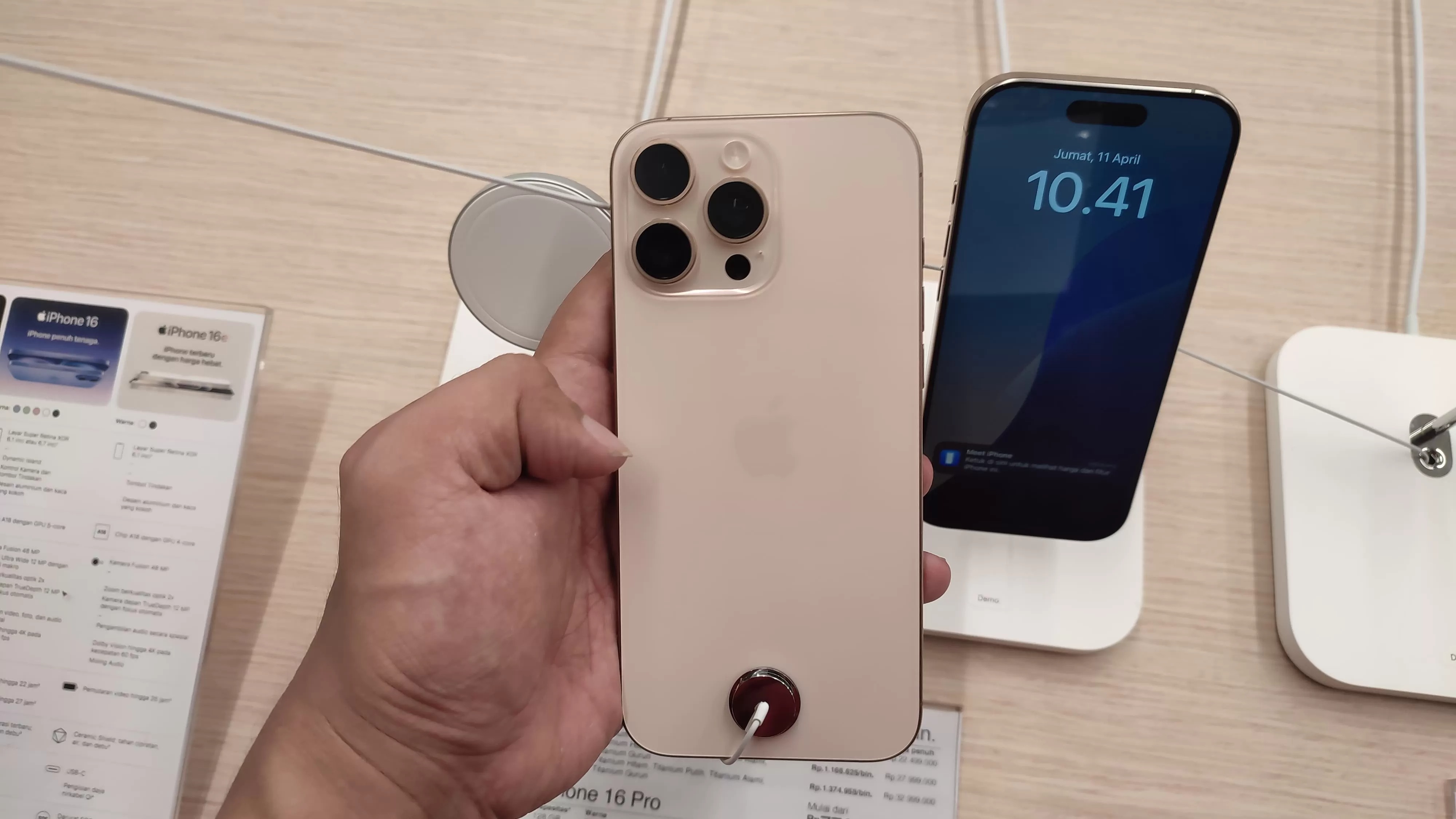 Tampilan iPhone 16 Pro Max.