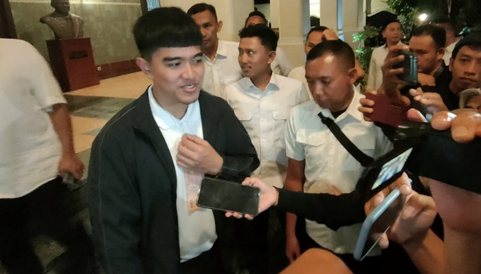 Ketum PSI Kaesang Pangarep saat gelar konsolidasi dengan DPW PSI Jawa Tengah dan perwakilan DPD PSI Solo dan sekitarnya di Loji Gandrung.