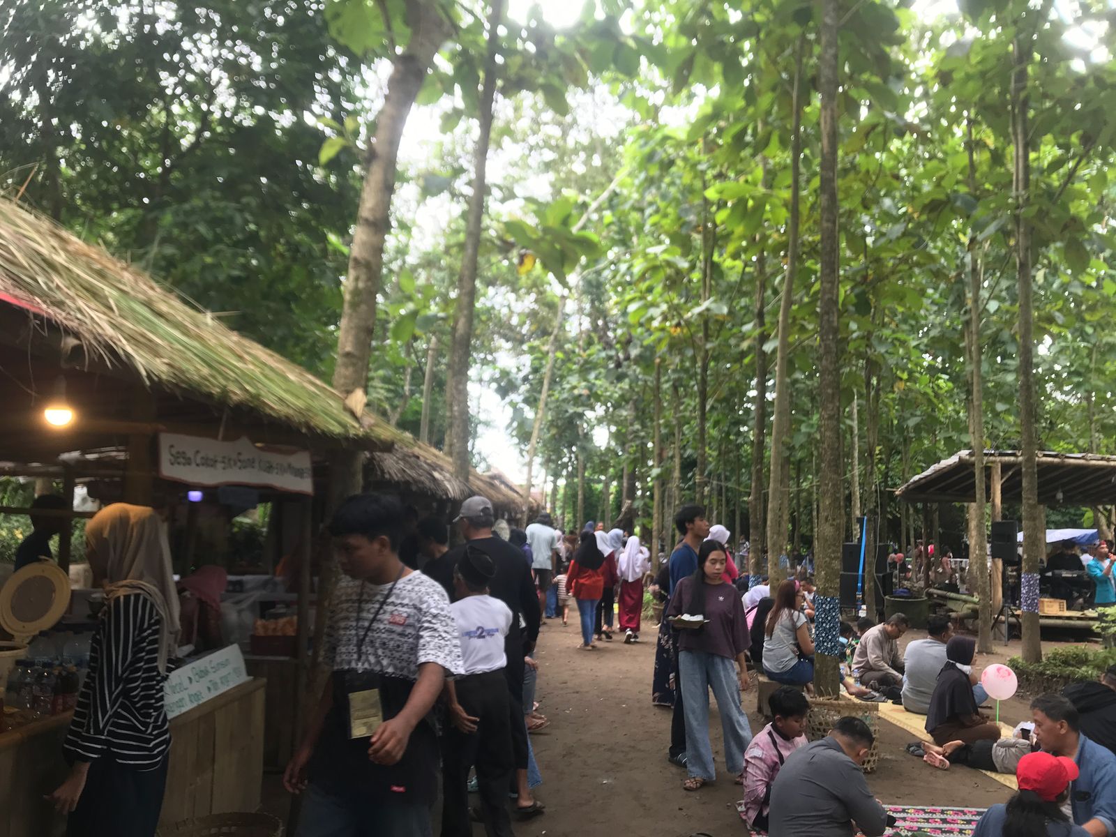 Pasar Klataan di Dusun Sidodadi, Kelurahan Banaran, Kecamatan Boyolali.