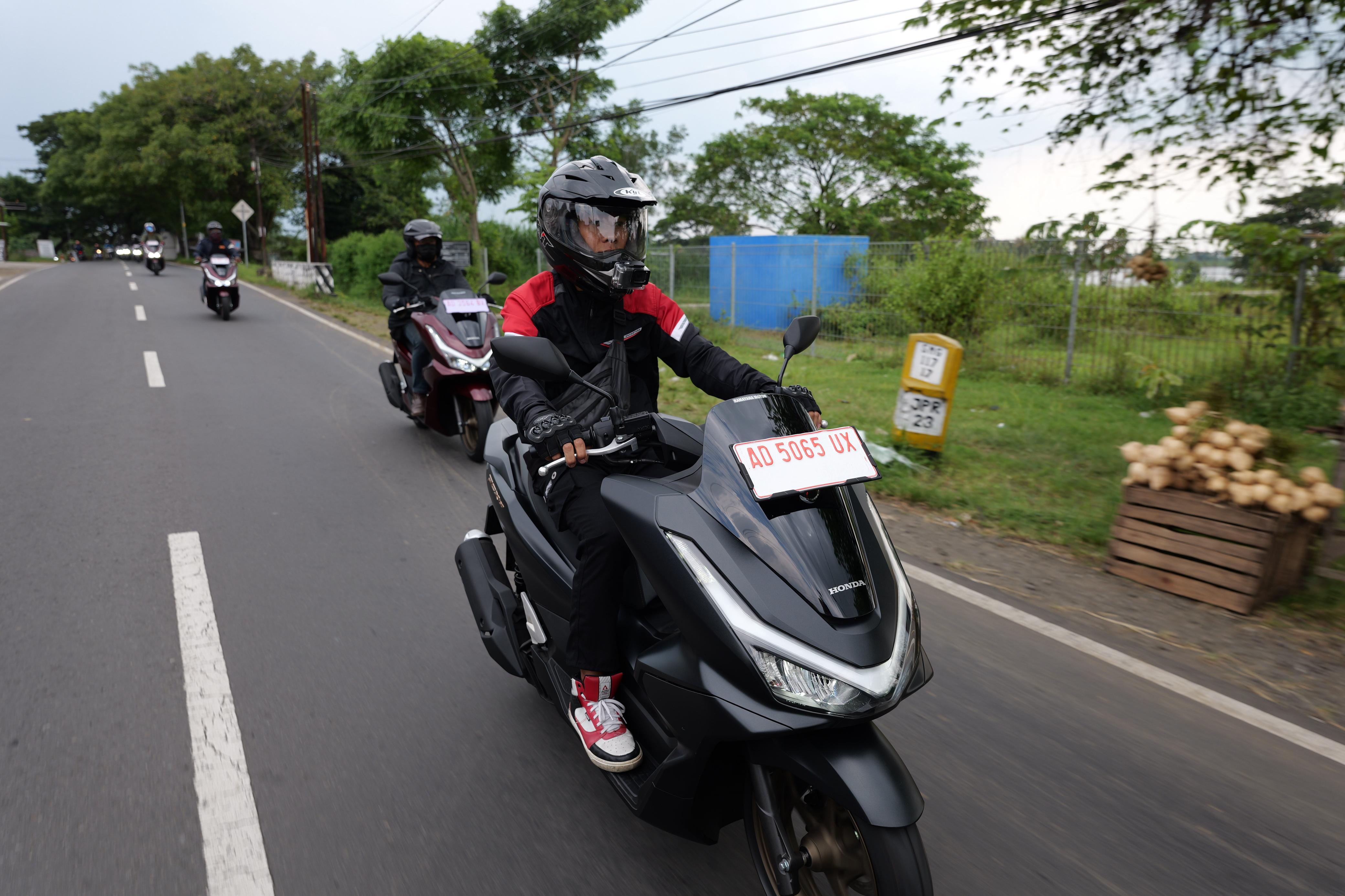 New Honda PCX160 ini memiliki segudang kemampuan canggih yang bisa dinikmati secara maksimal oleh penggunanya.
