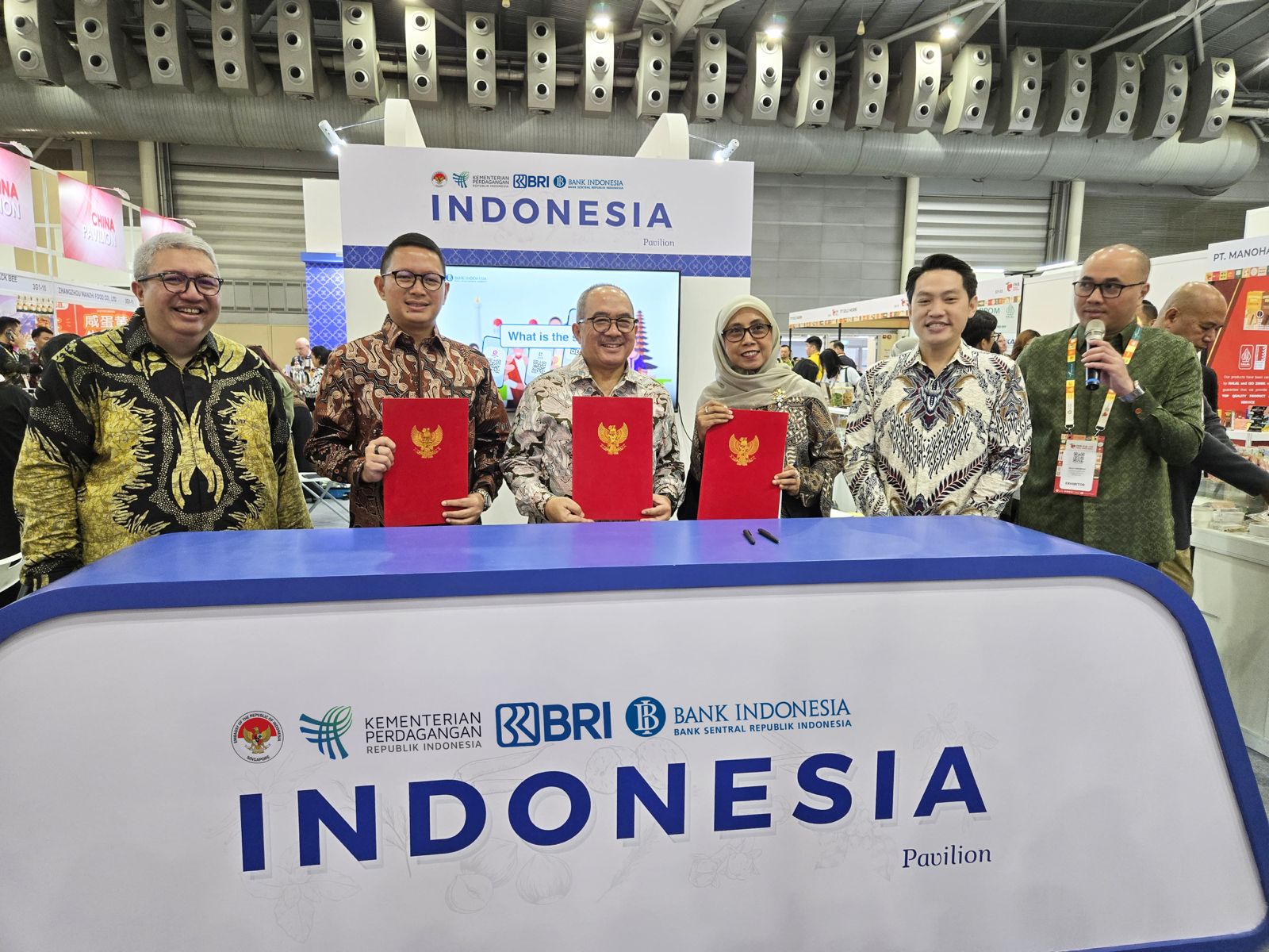 Paviliun Indonesia catatkan capaian positif dengan lebih 5.714 pengunjung, bukukan 7 kontrak ekspor senilai USD 32,2 juta atau sekitar Rp542 miliar di ajang FHA-Food & Beverage 2025.
