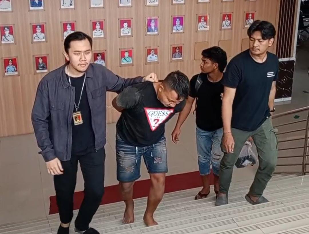 Satreskrim Polresta Surakarta amankan pria asal Keprabon, Banjarsari yang nekat bawa kabur mobil teman wanitanya.