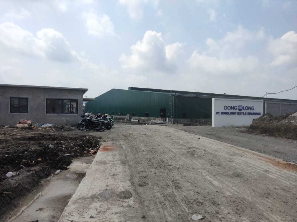 Suasana di pabrik yang tengah dibangun PT Donglong Textile Semarang.