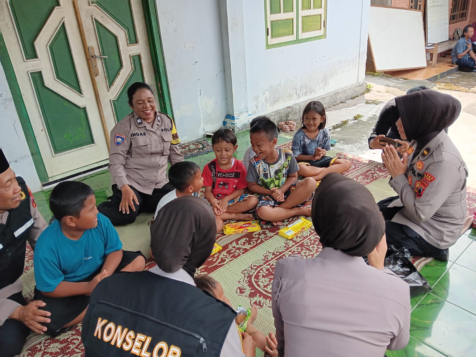 Kegiatan trauma healing yang dilakukan Polres Klaten di sejumlah lokasi pasca peristiwa keracunan massal di Karangturi, Gantiwarno