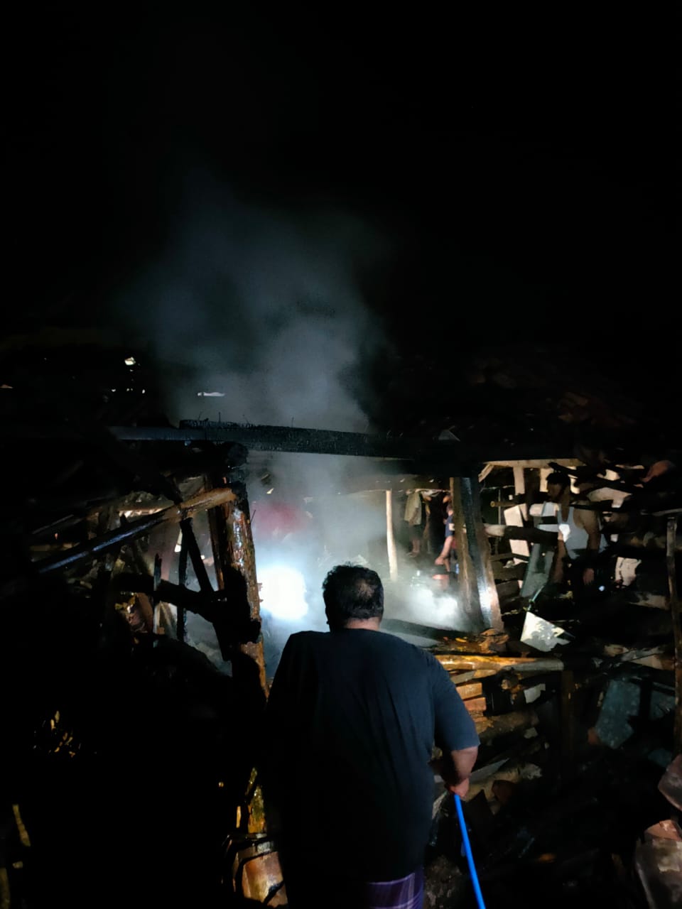 Kandang kambing milik Yatno, warga Dusun Ngluluh, Desa Mlopoharjo, Kecamatan Wuryantoro, Wonogiri yang terbakar Selasa (15/4/2025) malam.