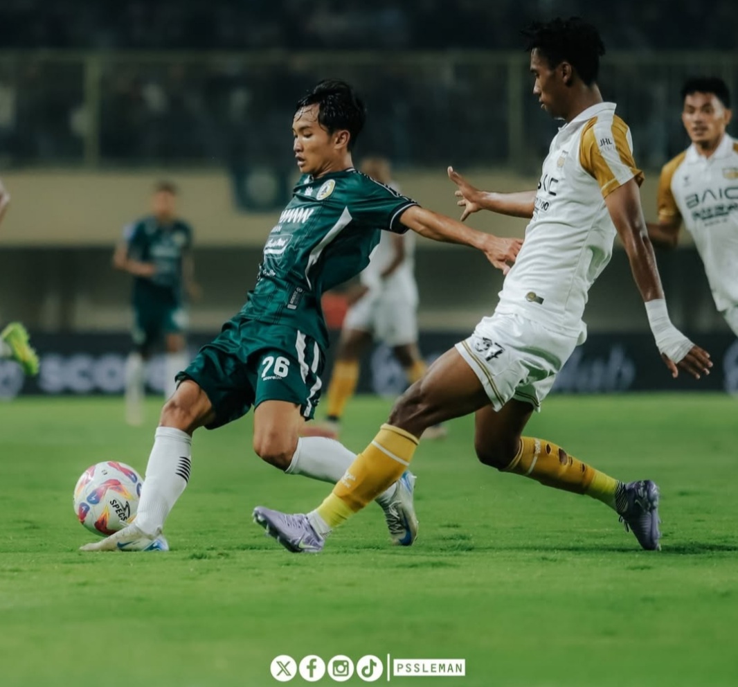 Laga PSS Sleman melawan Dewa United di Stadion Maguwoharjo, Kamis malam (17/4/2025).