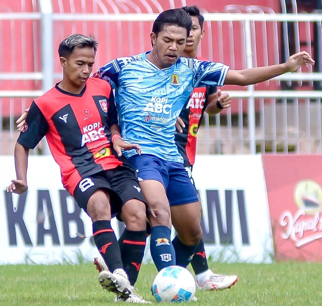 BERSIAP: Persema Malang (kanan) saat bertanding di Liga 4 Jatim, di babak nasional Persema akan main di Kota Solo saat babak 64 besar.