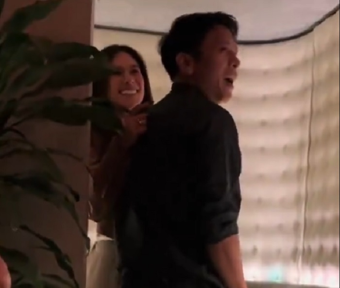 Ariel Noah dan Wulan Guritno tertangkap kamera di tempat tongkrongan.