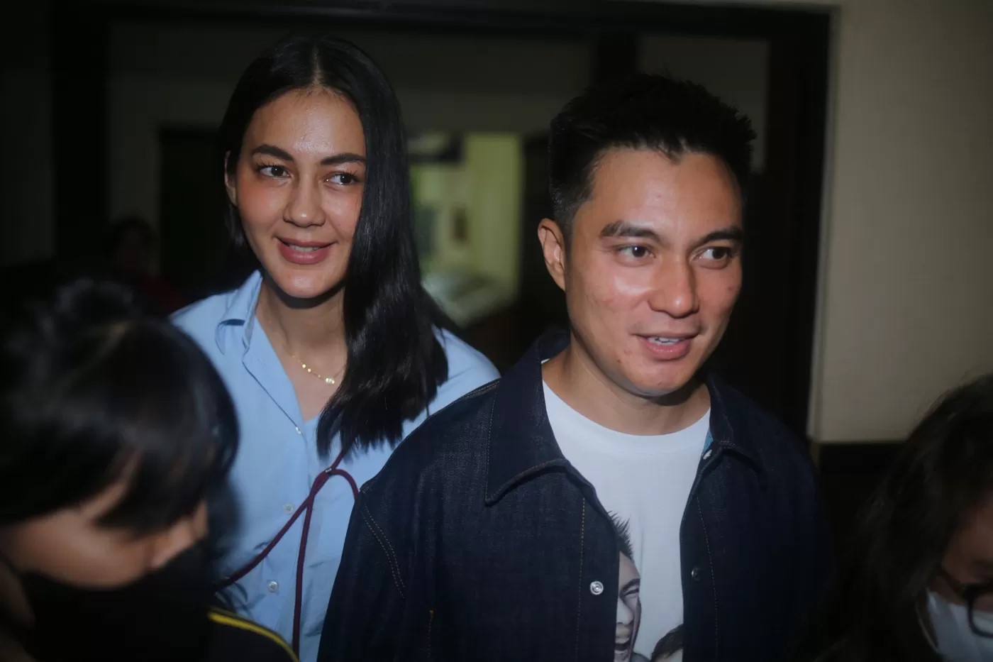 Baim Wong dan Paula Verhoeven usai menjalani sebagai saksi terkait konten prank Youtube di Polres Jakarta Selatan, Jumat (07/10/2022).