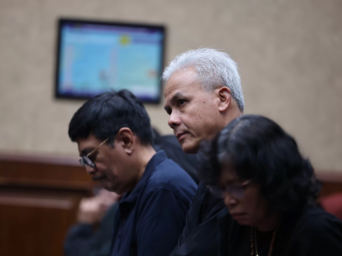 Ketua DPP PDI Perjuangan Ganjar Pranowo hadir dalam sidang Hasto Kristiyanto di Pengadilan Tipikor, Jakarta, Kamis (17/4/2025).