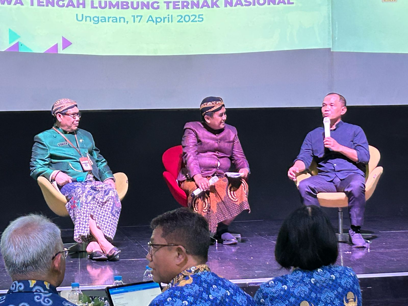 Ketua DPRD Jateng Sumanto (paling kanan) beri paparan dalam Forum OPD Renstra 2025-2029 dan Renja 2026 Disnakkeswan Jateng di Dreamlight World Media Ungaran, Kamis (17/4).