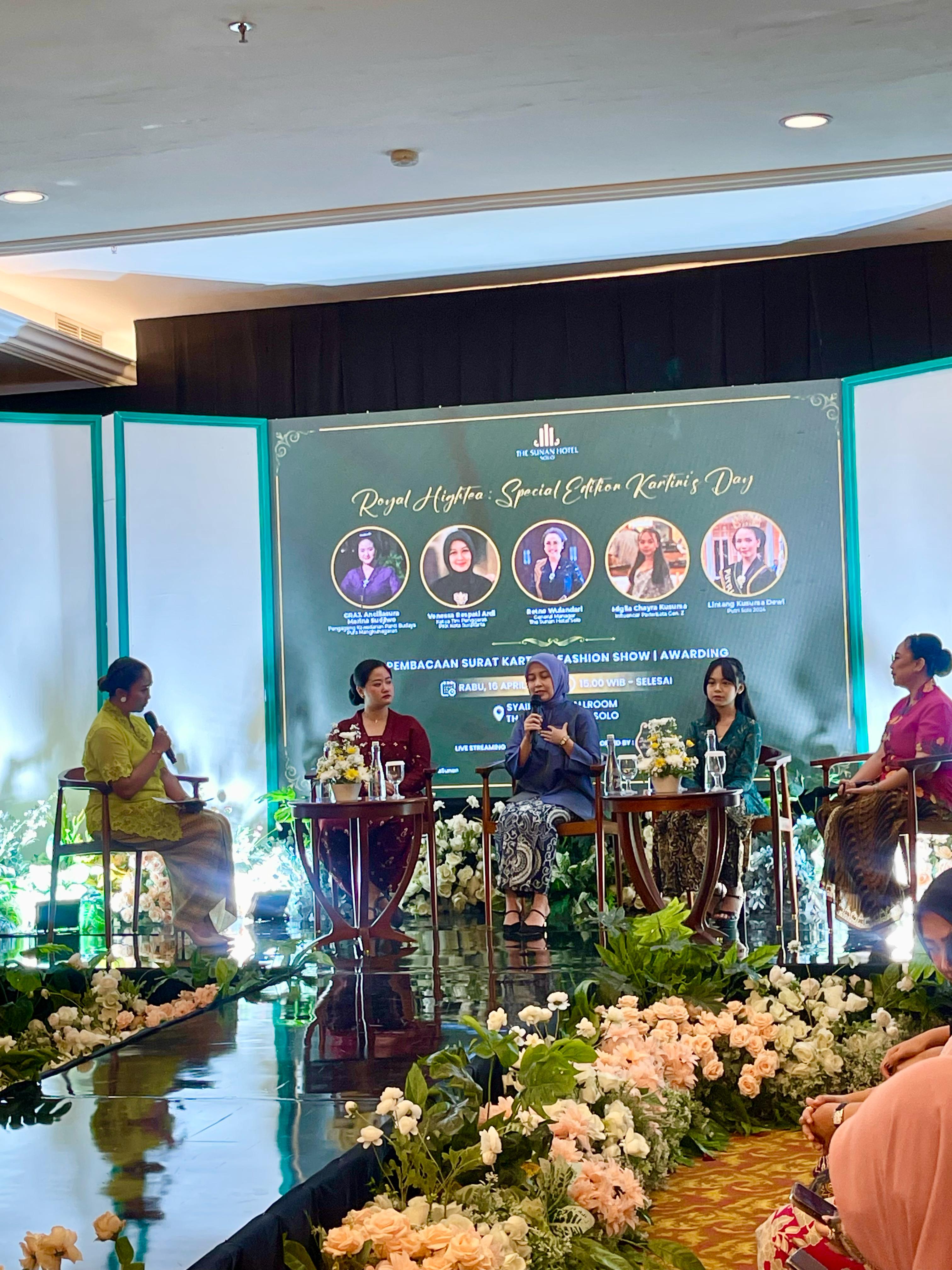 The Sunan Hotel Solo gelar Royal High Tea&ndash;Kartini Day Special Edition yang dikemas dalam talkshow interaktif di Syailendra Ballroom, Rabu (16/3/2025).