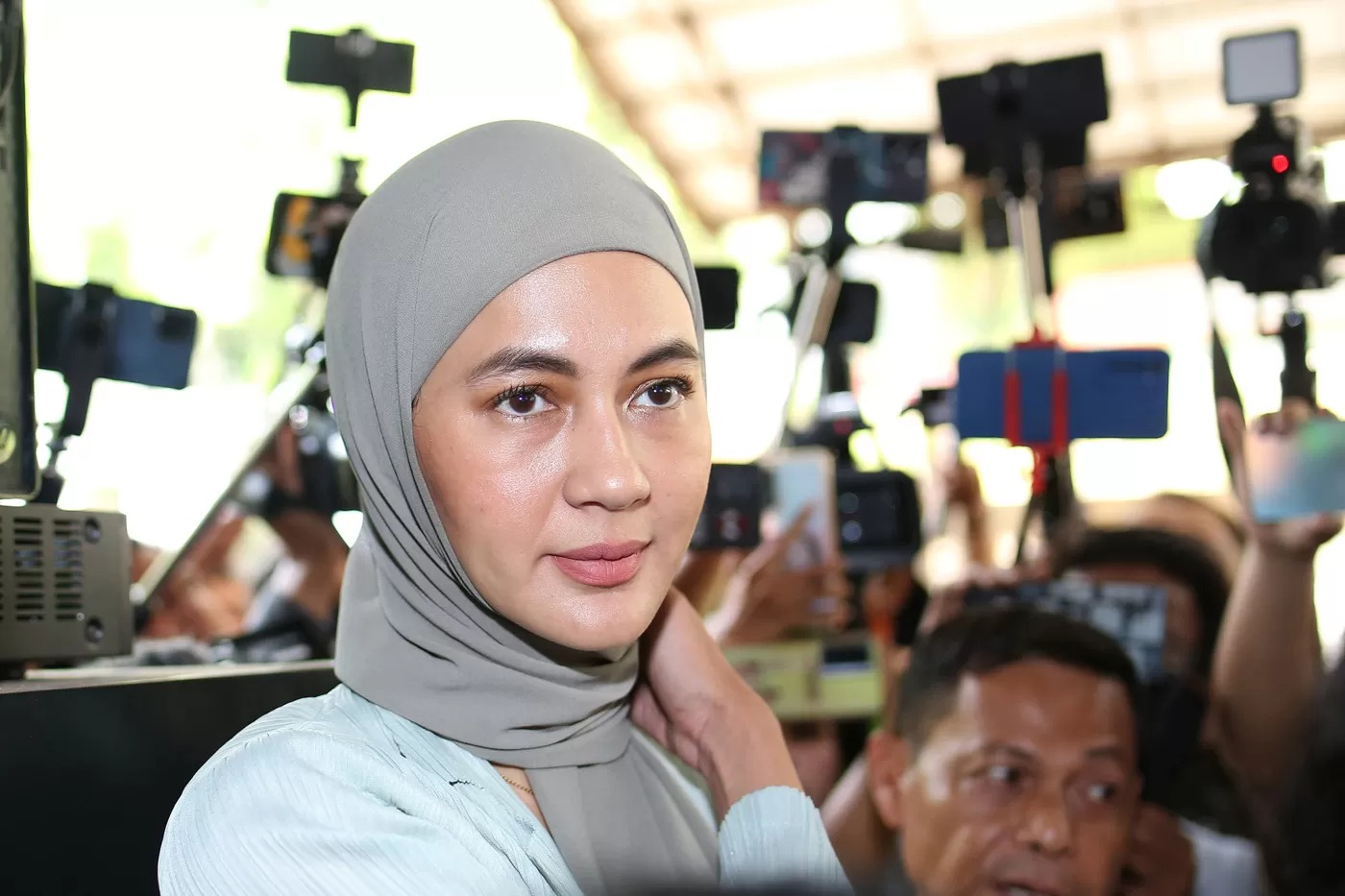 Paula Verhoeven saat bersiap menjalani sidang perceraiannya dengan Baim Wong di Pengadilan Jakarta Selatan, Rabu (23/10/2024).
