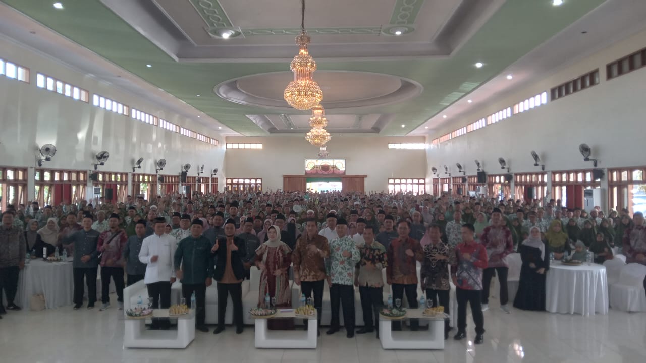 Ribuan alumni jamaah umrah dari tahun 2010 hingga 2024 hadiri Halal Bi Halal Alumni Jamaah Umrah PT. Zam Zam Tour Sukoharjo