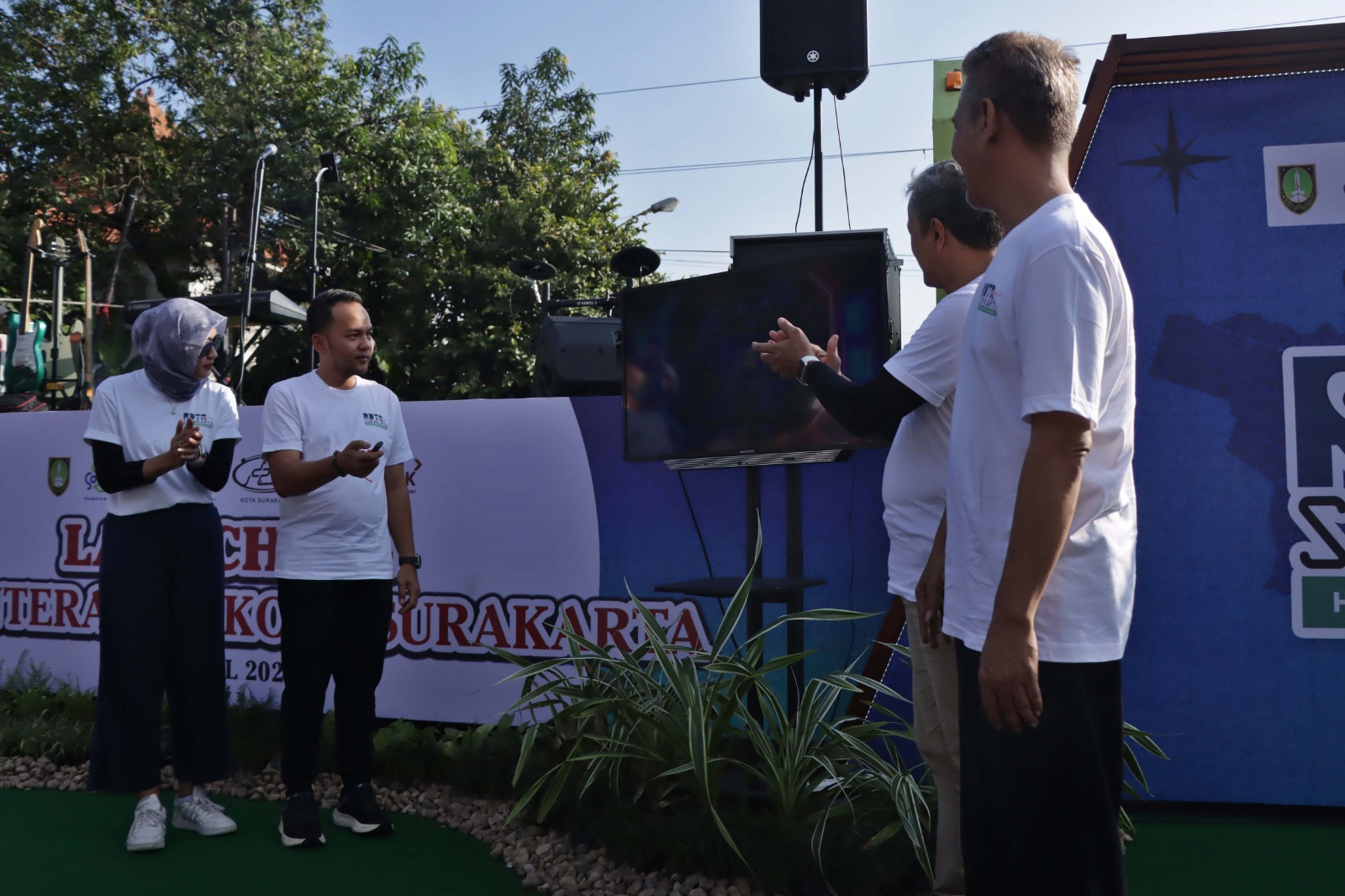 Walikota-Wakil Walikota Solo Respati Ardi-Astrid Widayani me-launching program RDTR Interaktif, Minggu (20/4/). Masyarakat dapat mengecek peruntukan lahan sebelum membangun rumah atau mendirikan usaha